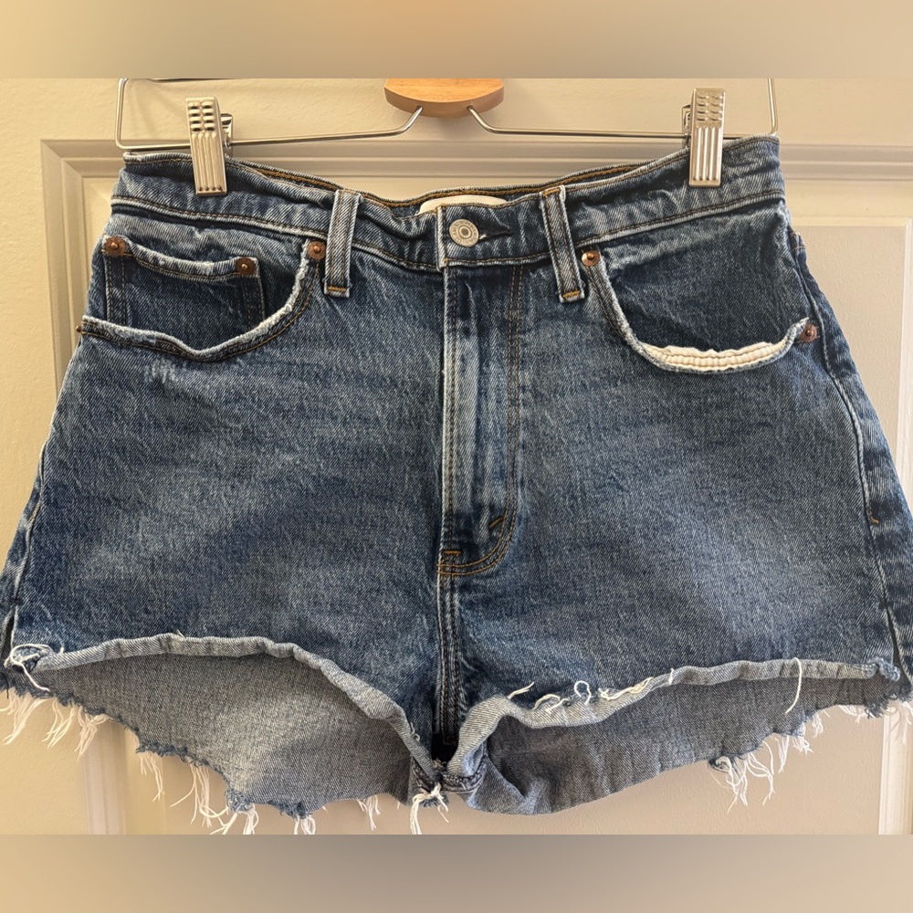 Abercrombie & Fitch Curve Love High Rise Mom Short size 6/28